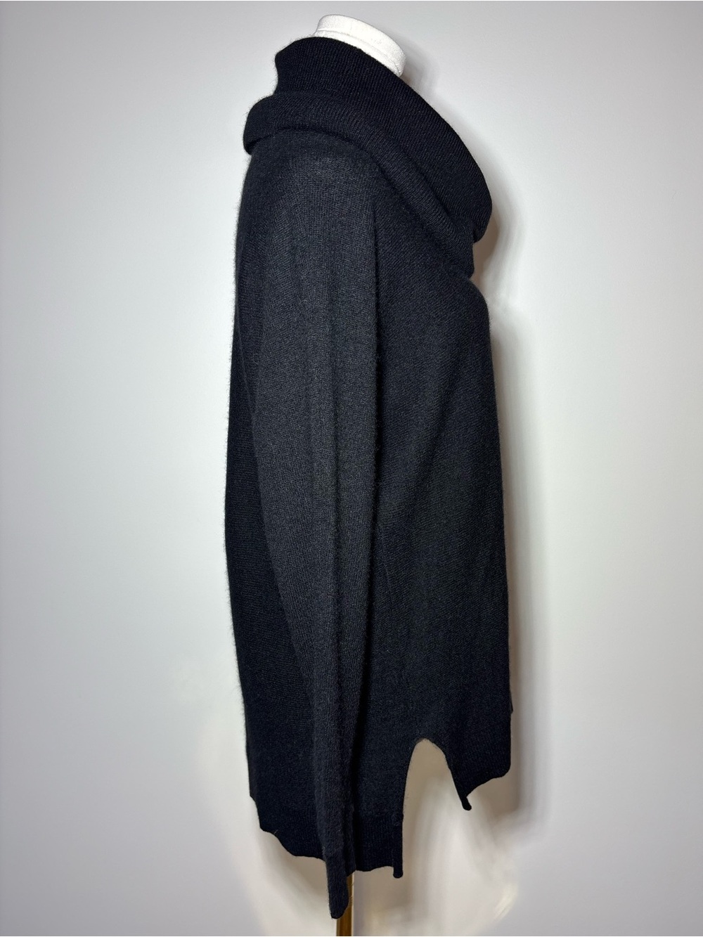C by Bloomingdale’s 100% 2-PLY Cashmere Sweater - Picture 6 of 8